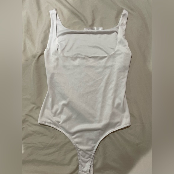 White square neck bodysuit - Picture 1 of 3